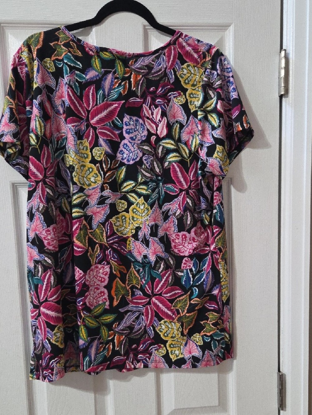 Women's Floral Multicolor Short Sleeve Blouse - Picture 5 of 6